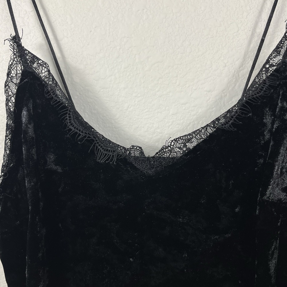 Kimchi Blue Urban Crushed Black Velvet Eyelash Lace Tank Top Size‎ XS Fairygoth - Picture 3 of 9
